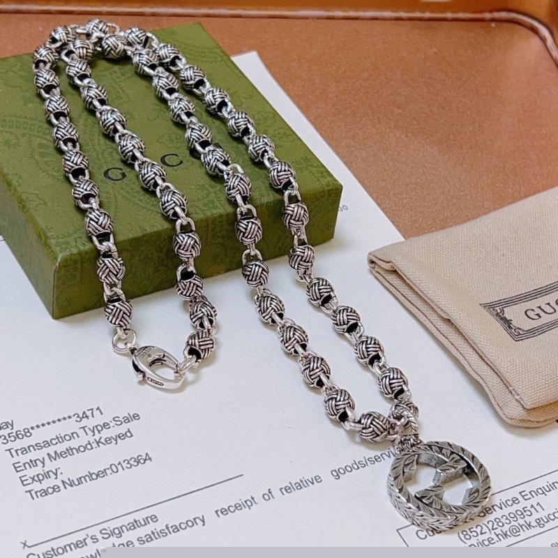 G*u*i necklaces